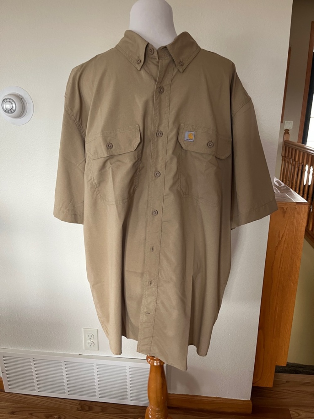 Carhartt Tan Short-Sleeve Work Shirt with Chest Pockets never worn NWOT 2XLT